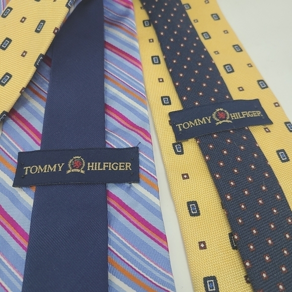 Tommy Hilfiger | Men's Lot of Two Mixed Print Silk Vintage Neckties - Picture 2 of 13